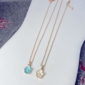 Flower necklace🦋 2 Necklace white & blue